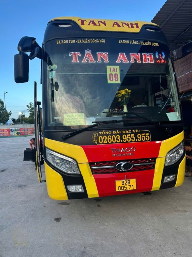 Xe Tân Anh Mặt trước xe Limousine 22 phòng Thaco