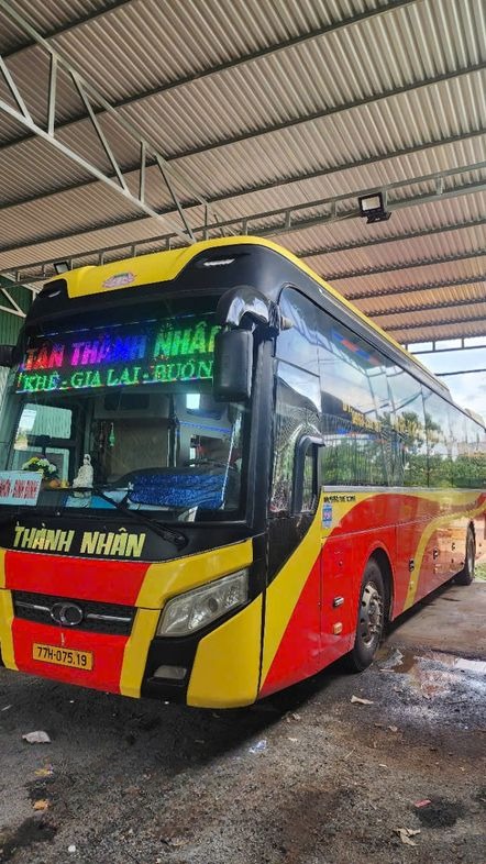 Xe Tân Thành Nhân Mặt trước xe Bên hông xe Limousine 22 chỗ