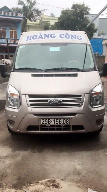 Xe Hoàng Công  Mặt trước xe Ford 16 chỗ