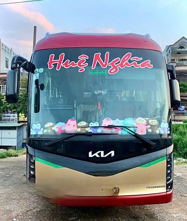 Xe Huệ Nghĩa Limousine Mặt trước xe Ghế ngồi 47 chỗ
