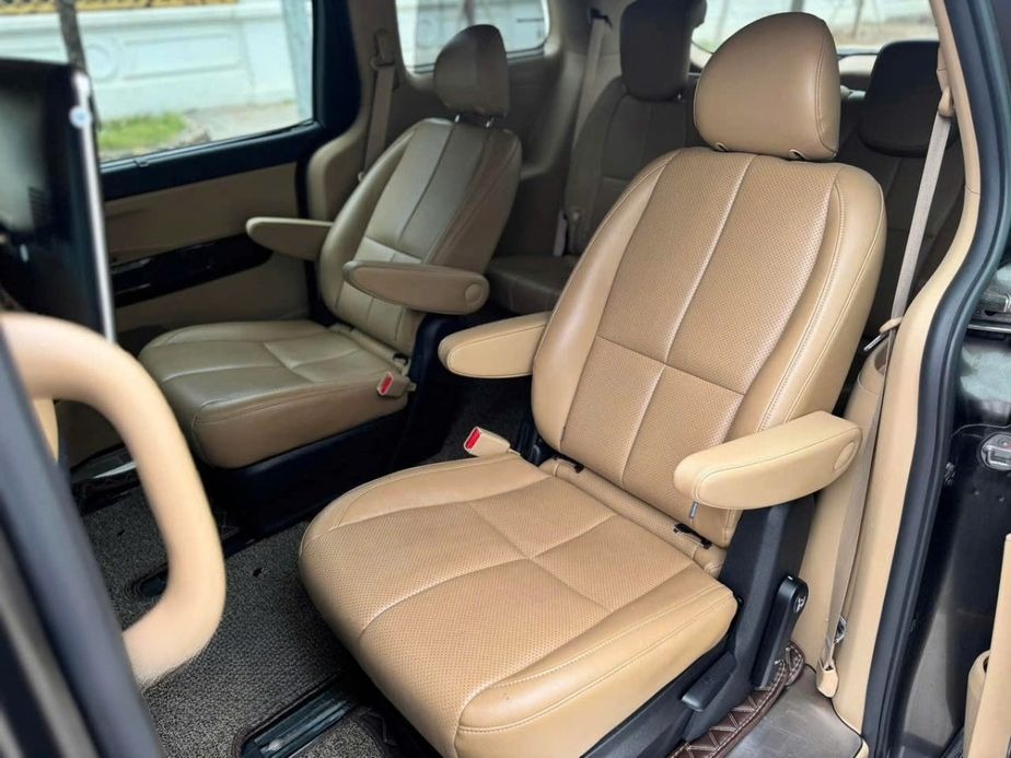 Xe Hương Kiên Limousine Nội thất Sedona 7 chỗ