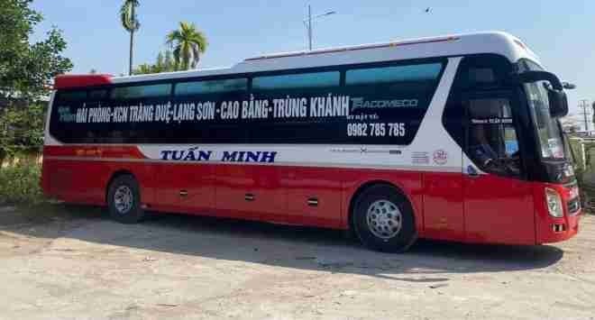 Xe Tuấn Minh (Cao Bằng)  Bên hông xe Giường nằm 42 chỗ