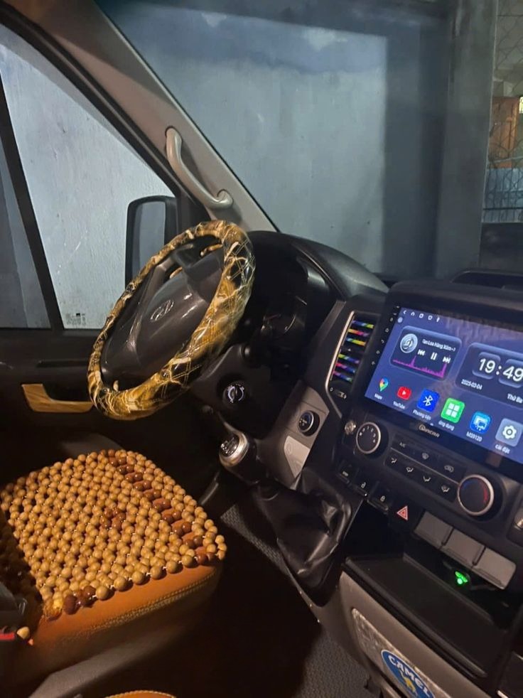 Xe Thu Thảo Nội thất Hyundai Solati 16 chỗ
