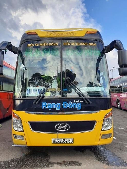 Xe Rạng Đông Buslines Mặt trước xe 