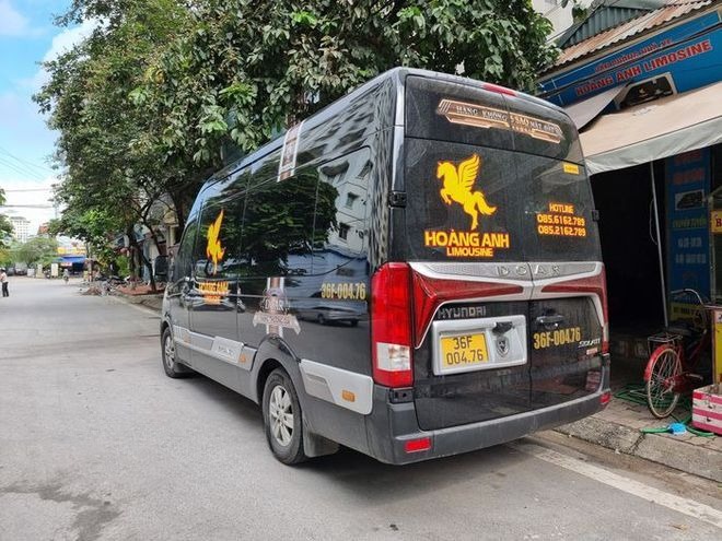Xe Hoàng Anh Limousine Mặt sau xe Limousine 9 chỗ VIP (massage)