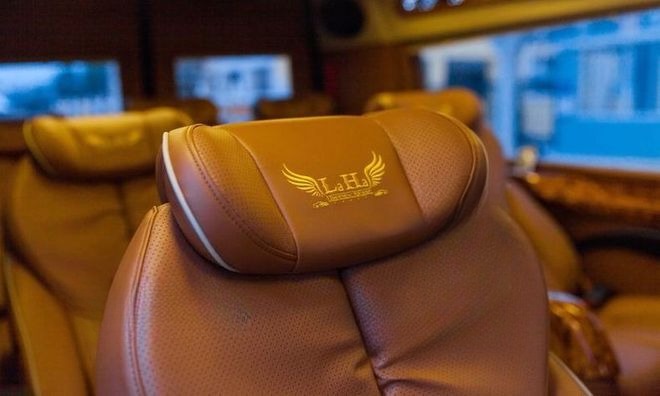 Xe LaHa Limousine Nội thất Limousine 9 chỗ