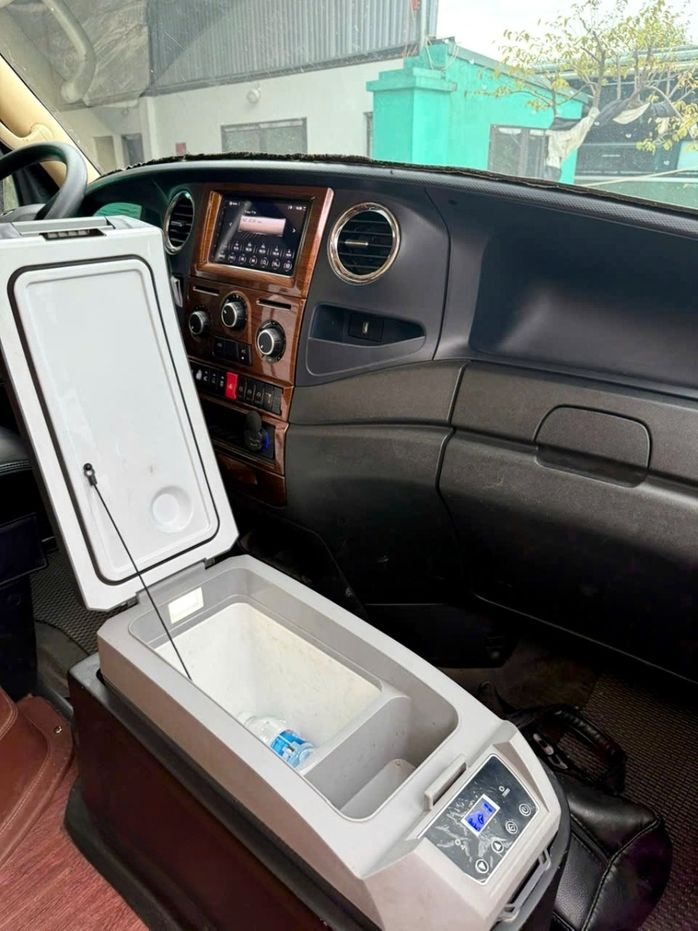 Xe Bình Hoài Limousine Tiện ích Iveco 9 chỗ