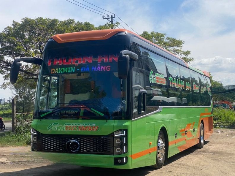 Xe Thuận An Bên hông xe Limousine 24 Phòng