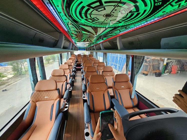 Xe Sinh Cafe Tour Nội thất Limousine 23 ghế
