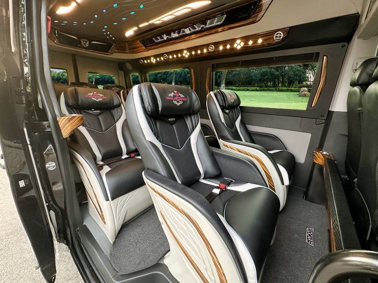 Xe Hoàng Anh Limousine (Hải Phòng) Nội thất Limousine 11 chỗ