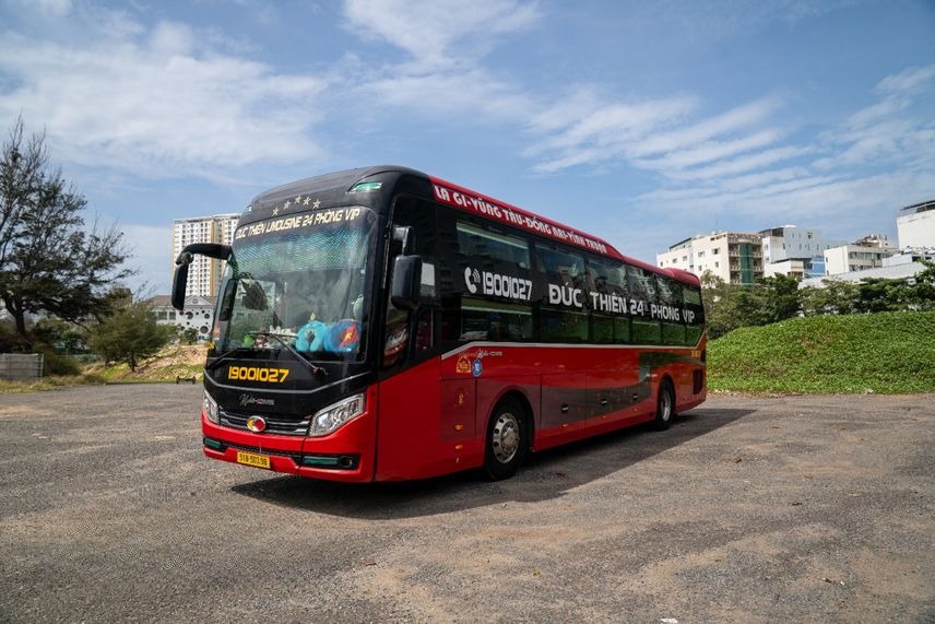 Xe Đức Thiên Mặt trước xe Limousine 24 Phòng