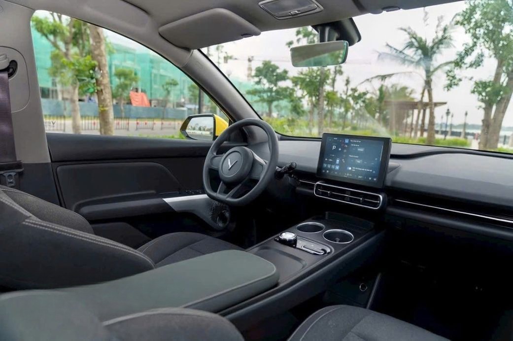 Xe Tân Limousine Tiện ích Nội thất Vinfast Limo Green 6 chỗ