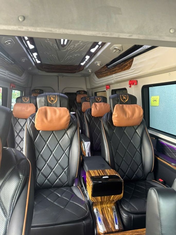 Xe Newstar Travel Ghế ngồi Limousine 9 chỗ