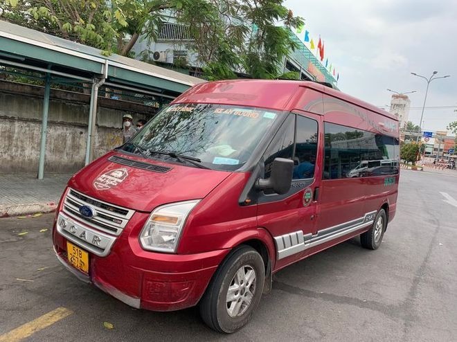 Xe Huệ Nghĩa Mặt trước xe Bên hông xe Limousine 9 chỗ