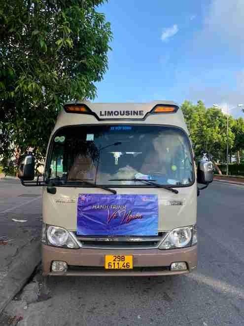 Xe Quang Nghĩa Mặt trước xe Limousine 17 chỗ