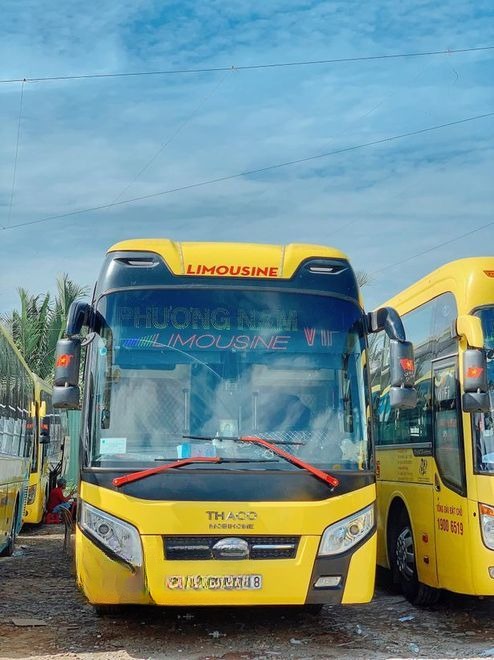 Xe Lovabus Mặt trước xe Limousine giường phòng 22 chỗ