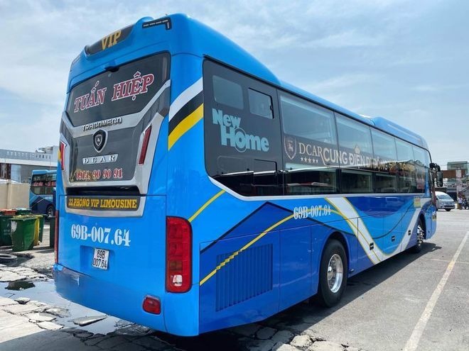 Xe Tuấn Hiệp Mặt sau xe Limousine giường phòng 22 chỗ