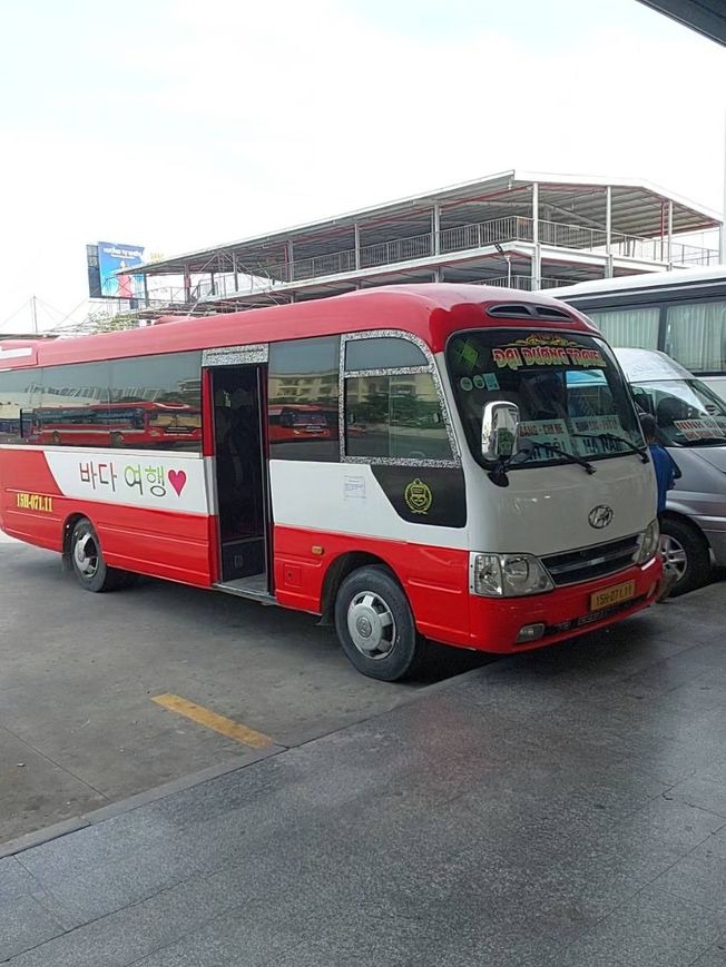 Xe Đại Dương (VT Đại Dương) Bên hông xe Mặt trước xe Ghế ngồi 34 chỗ