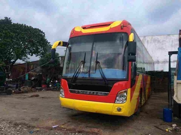 Xe Lê Hùng Mặt trước xe Bên hông xe Giường nằm 40 chỗ