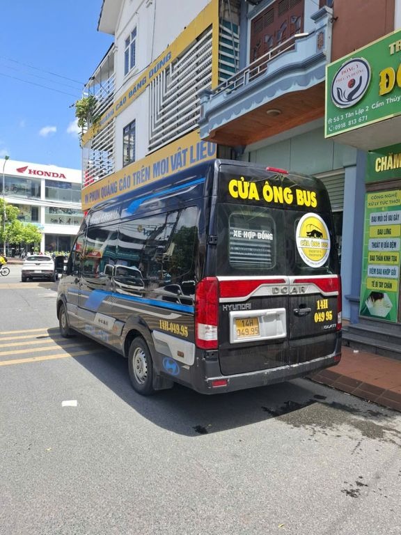 Xe Cửa Ông Bus Mặt sau xe Bên hông xe Limousine 9 chỗ