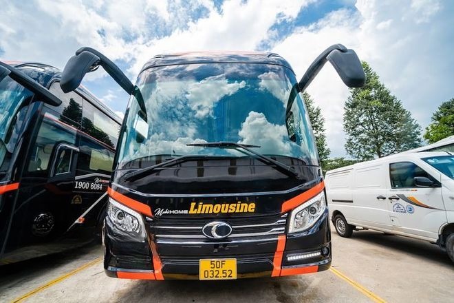 Xe Tiến Oanh Mặt trước xe Limousine 22 Phòng Đôi (Có Toilet)