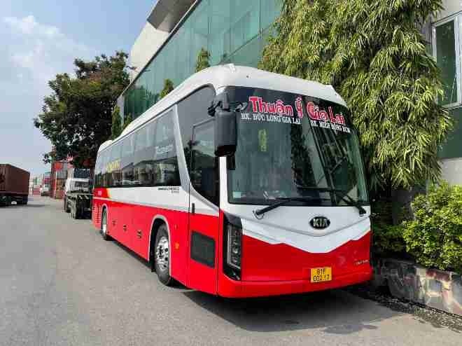 Xe Thuận Ý Mặt trước xe Limousine 32 chỗ
