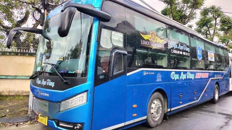 Xe Vạn Lục Tùng Bên hông xe Cabin 24 phòng