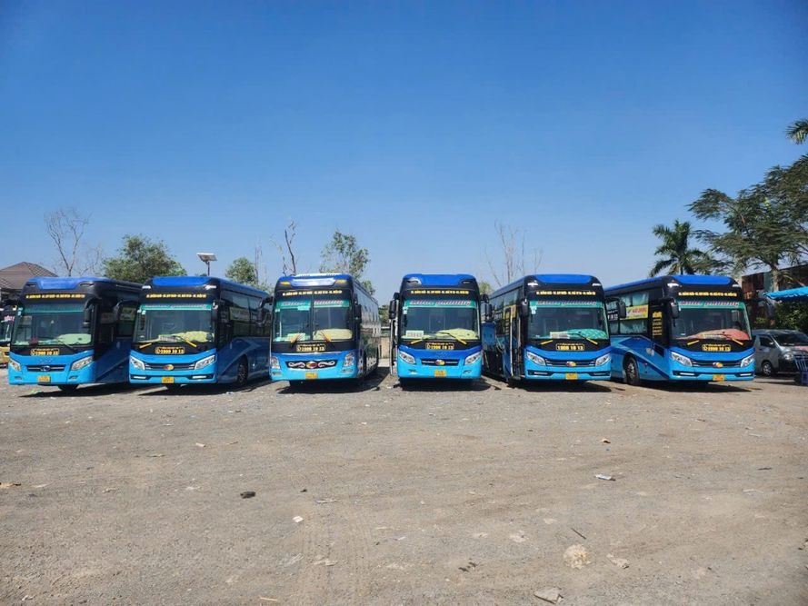 Xe Mười Phương - Quảng Ngãi Mặt trước xe Limousine 38 phòng