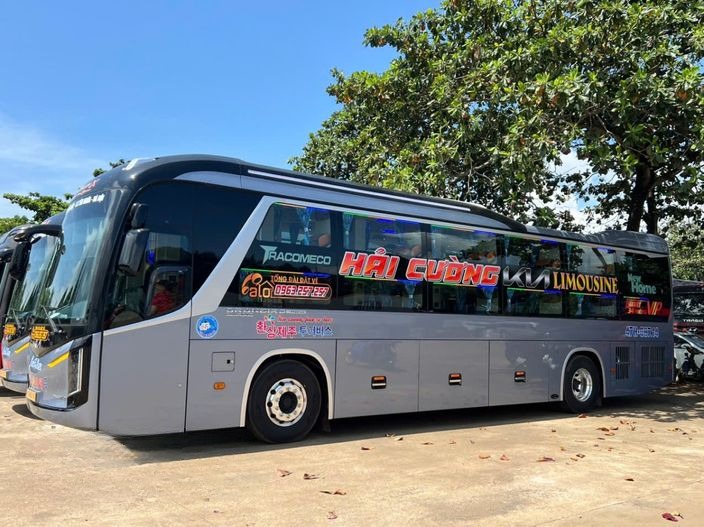 Xe Hải Cường Mặt trước xe Bên hông xe Giường nằm Limousine 34 phòng