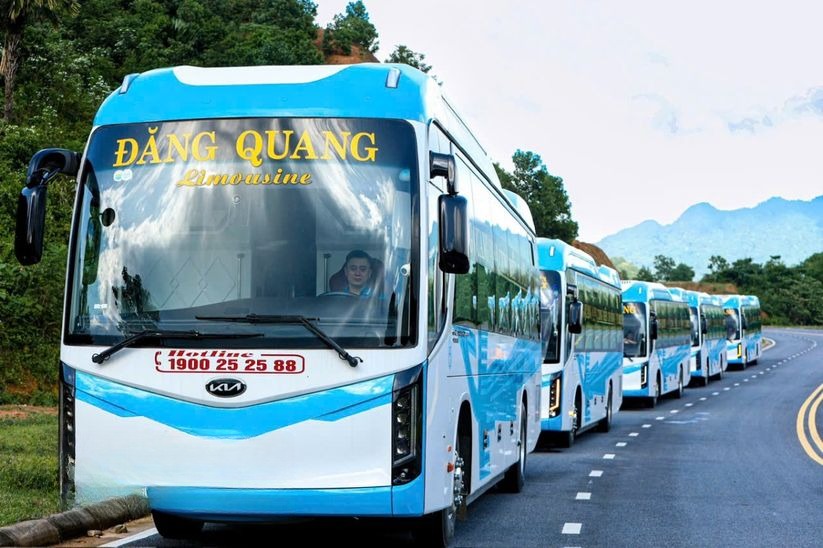 Xe Đăng Quang (Hà Giang) Mặt trước xe Limousine 24 chỗ