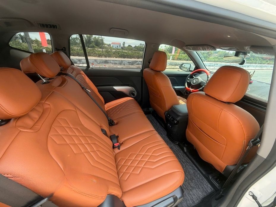 Xe Rin Hà Travel Car Ghế ngồi Nội thất Vinfast Limo Green 6 chỗ