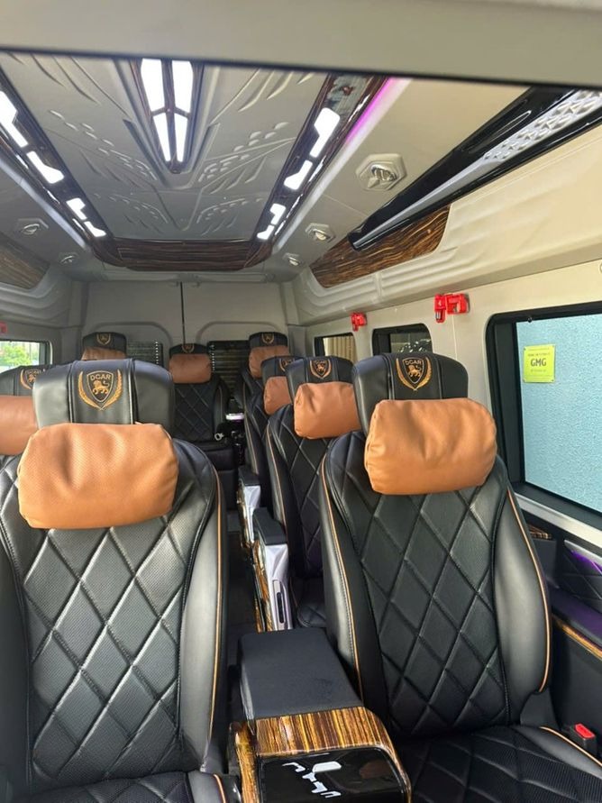 Xe Newstar Travel Ghế ngồi Limousine 9 chỗ