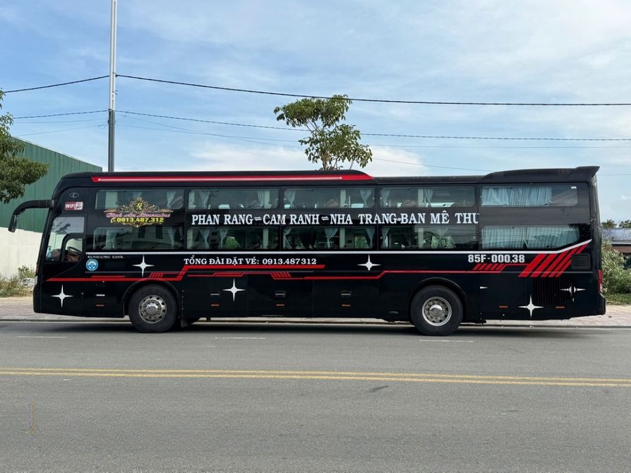 Xe Bình An (Buôn Ma Thuột) Bên hông xe Limousine 34 phòng