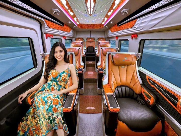 Xe Sao Limousine Tiện ích Nội thất Limousine 11 chỗ
