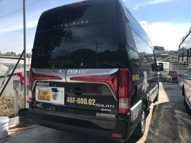 Xe Philip Travel Mặt sau xe Bên hông xe Limousine 12 chỗ
