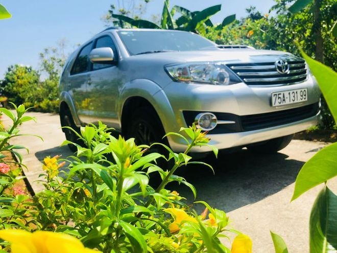 Xe Huế Express Mặt sau xe Fortuner 7 chỗ