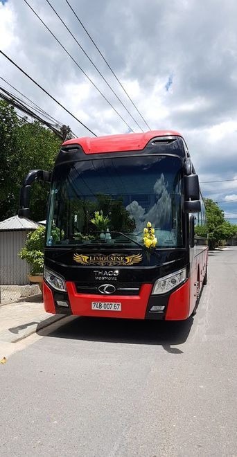 Xe Tân Ngọc Trinh Mặt trước xe Limousine 34 giường