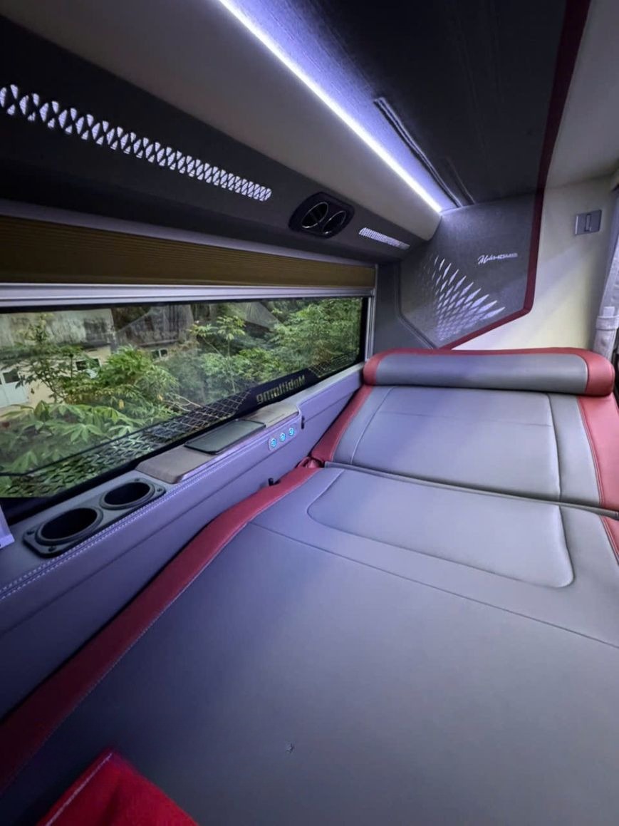 Xe Quang Trang Giường nằm Tiện ích Nội thất Limousine 24 phòng