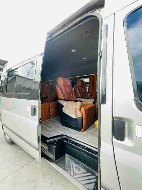 Xe Phy Phy Transport Bên hông xe Ghế ngồi 8 chỗ