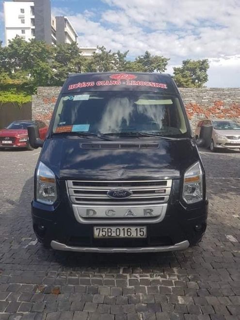 Xe Hương Giang Limousine Mặt trước xe Limousine 9 chỗ VIP