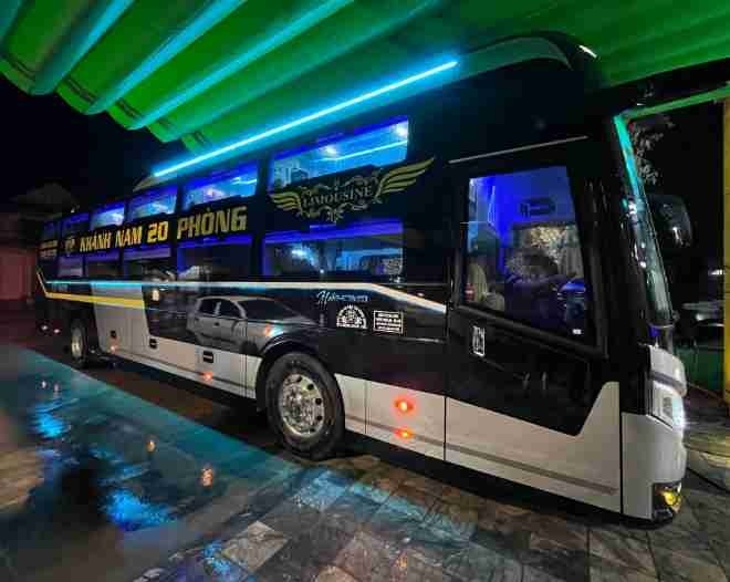 Xe Khánh Nam Bên hông xe Limousine giường nằm 24 chỗ