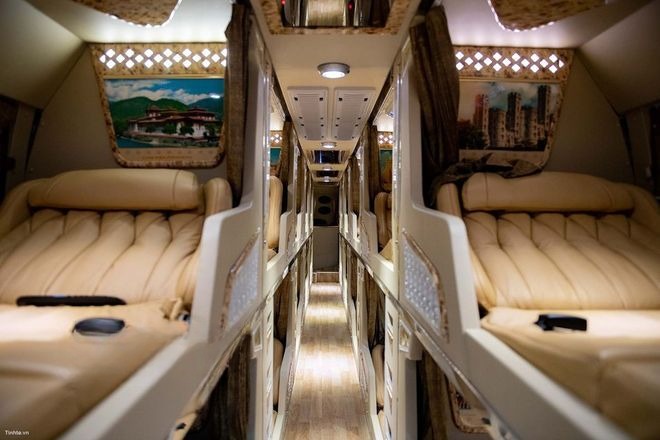 Xe Khanh Phong Nội thất Limousine giường phòng 20 chỗ (WC)