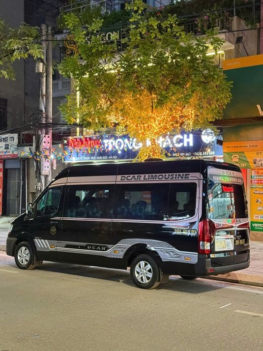 Xe Minh Châu Limousine Bên hông xe Mặt sau xe Limousine 11 chỗ
