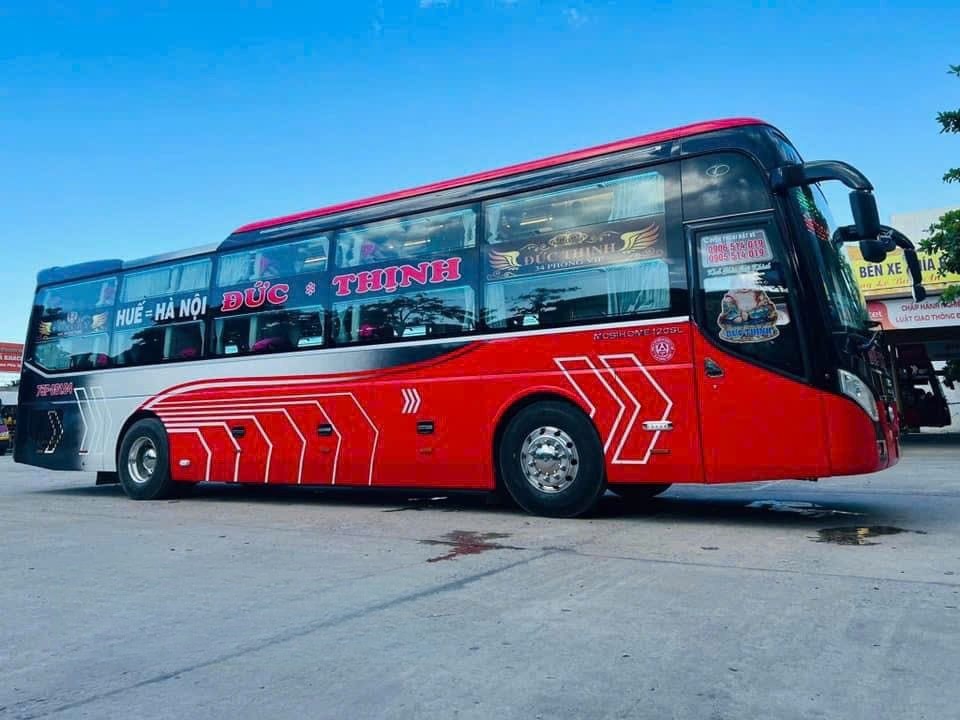 Xe Đức Thịnh Limousine Bên hông xe Cabin 34 phòng (WC)