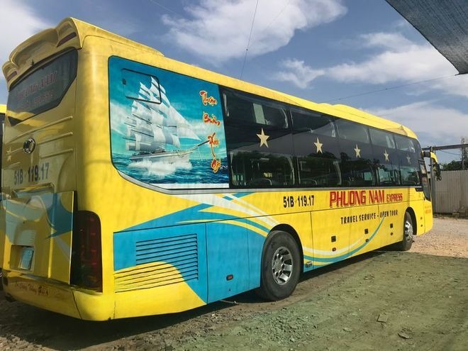 Xe Phương Nam Bên hông xe Limousine giường phòng 22 chỗ