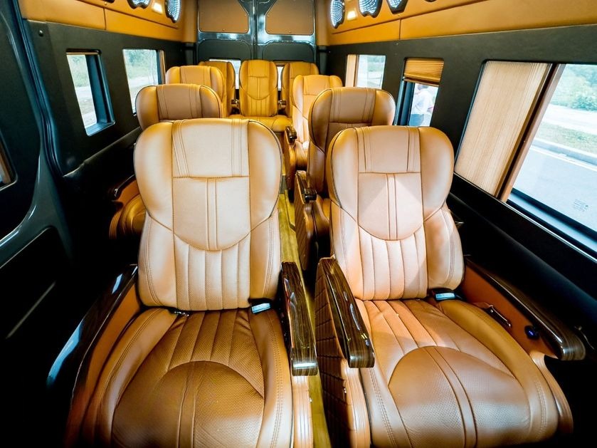 Xe AVIGO Ghế ngồi Nội thất Limousine 11 chỗ