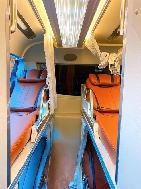Xe Hà Linh NT Giường nằm Tiện ích Limousine 32 Phòng Đơn (WC)