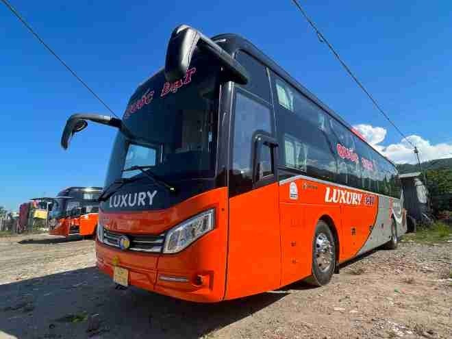 Xe Quốc Đạt Mặt trước xe Bên hông xe Limousine 34 giường VIP