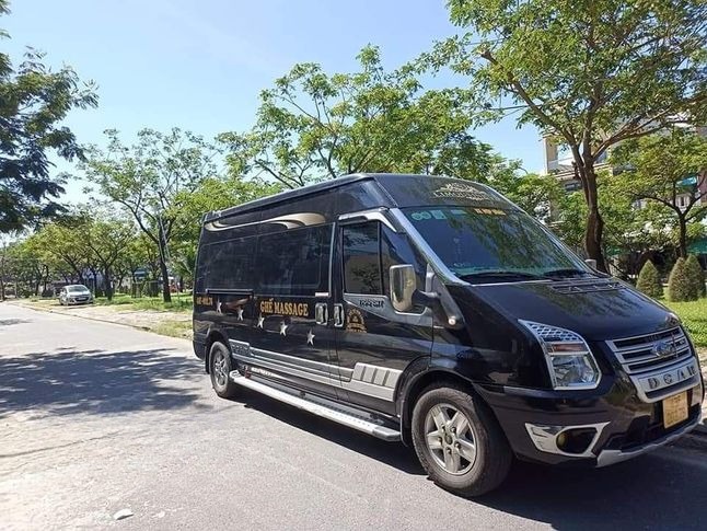 Xe Ray Limousine Mặt trước xe Limousine 9 chỗ