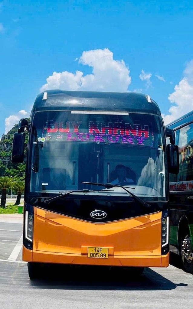 Xe Duy Khánh Limousine Mặt trước xe 